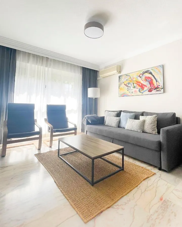 Holidays2Malaga Tomas De Echeverria 150 Mts To Beach & High Speed Wifi & Parkingアパートメント アパート