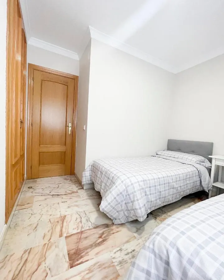 Holidays2Malaga Tomas De Echeverria 150 Mts To Beach & High Speed Wifi & Parking Apartment