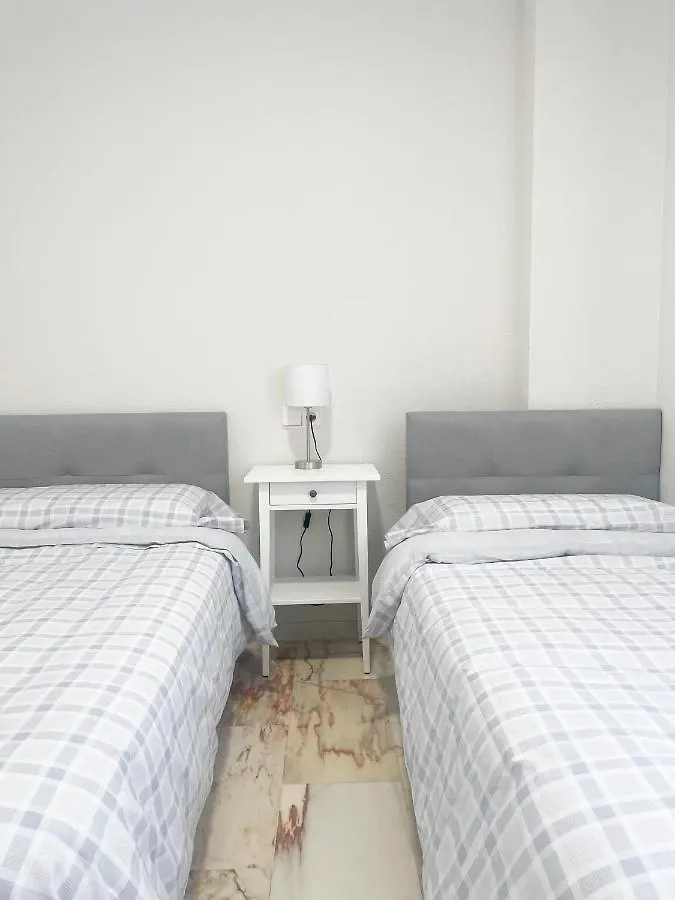 Holidays2Malaga Tomas De Echeverria 150 Mts To Beach & High Speed Wifi & Parking Apartment