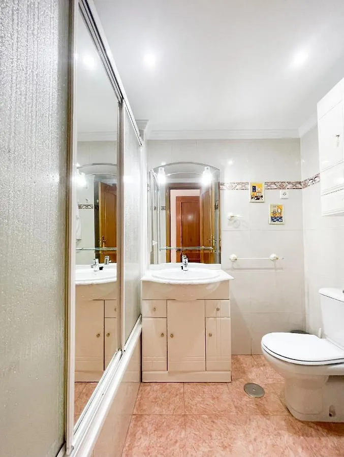 Holidays2Malaga Tomas De Echeverria 150 Mts To Beach & High Speed Wifi & Parking Apartment