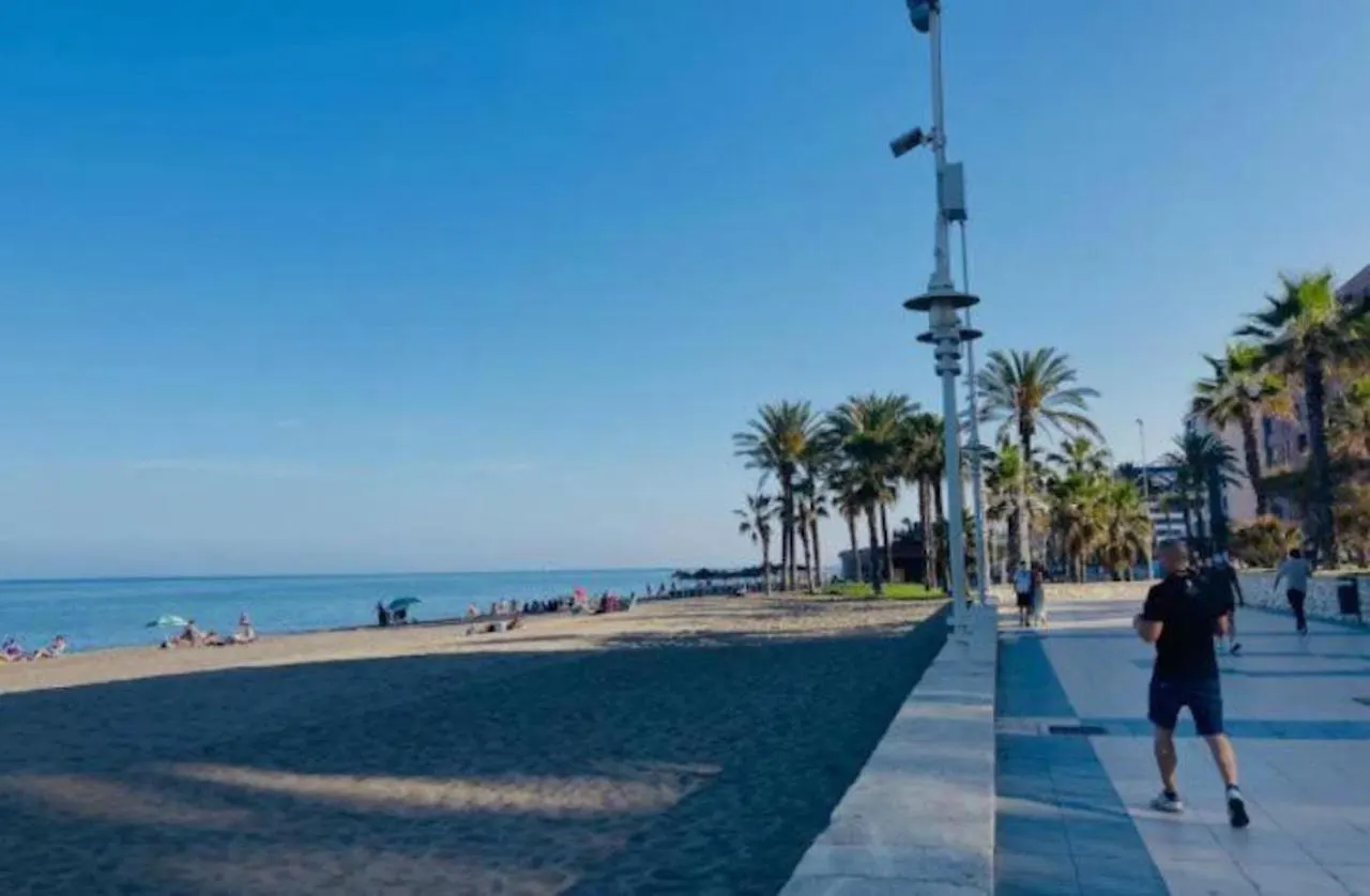 Holidays2Malaga Tomas De Echeverria 150 Mts To Beach & High Speed Wifi & Parkingアパートメント スペイン
