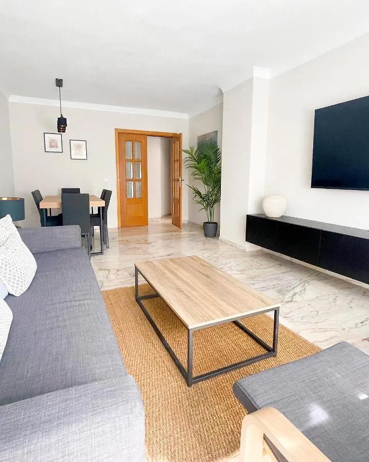 Holidays2Malaga Tomas De Echeverria 150 Mts To Beach & High Speed Wifi & Parking公寓 公寓 马拉加