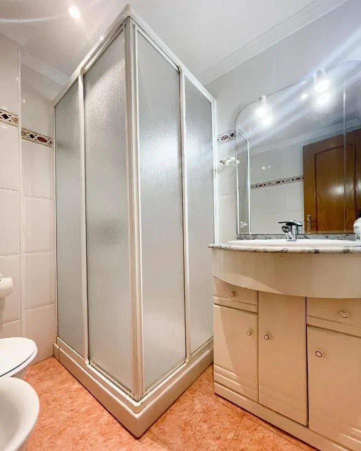 Holidays2Malaga Tomas De Echeverria 150 Mts To Beach & High Speed Wifi & Parking Apartment Malaga